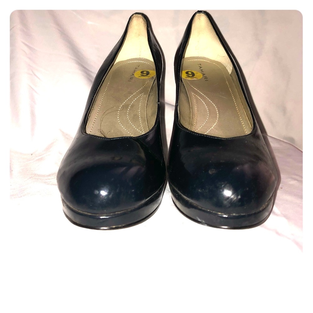 Tahari Navy blue patent leather 3inch pumps